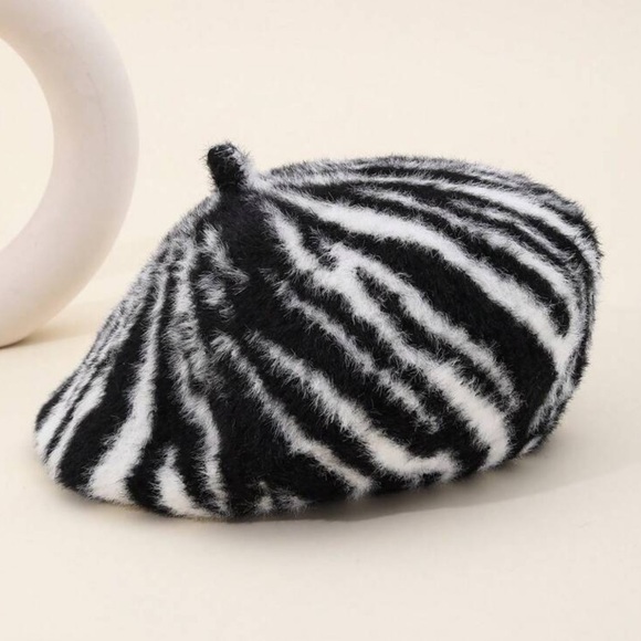 🆕 Zebra Striped Fuzzy Beret Hat - Picture 1 of 5